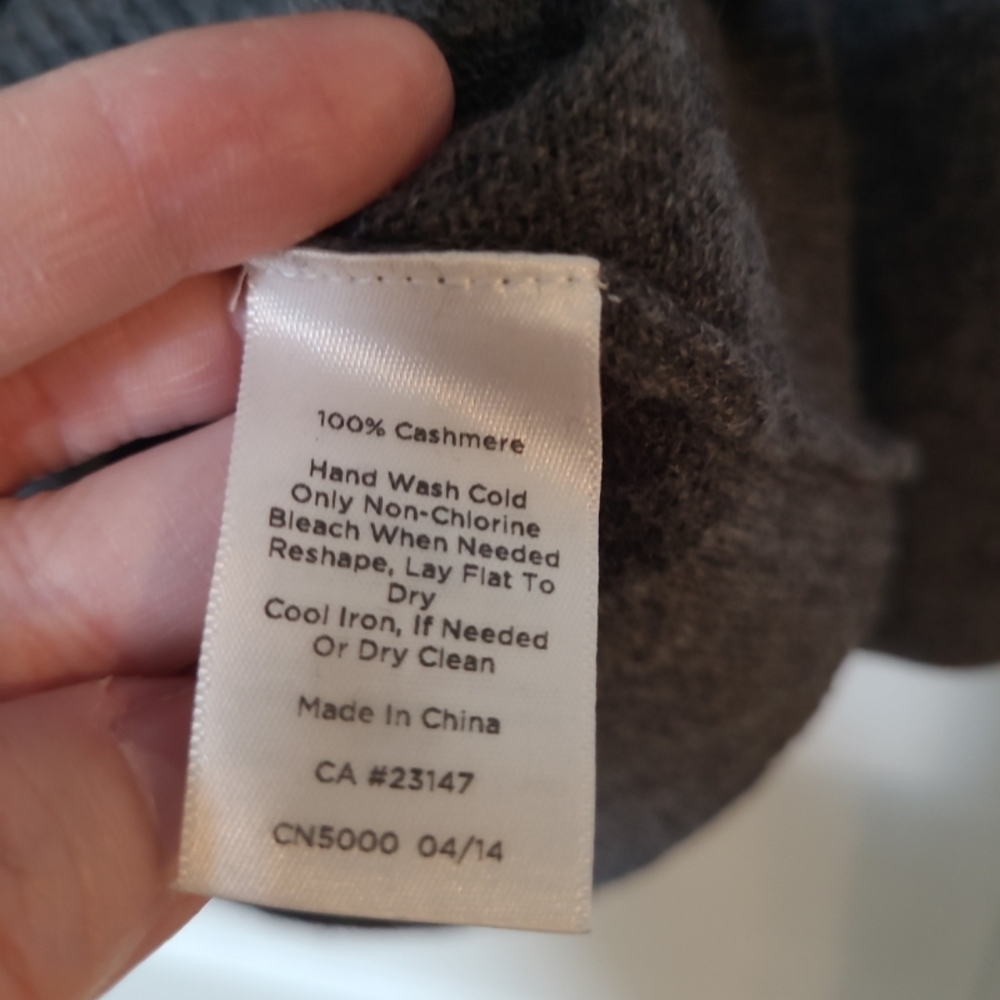 XL Talbots Dark Gray Crewneck Cashmere Sweater - Picture 3 of 4